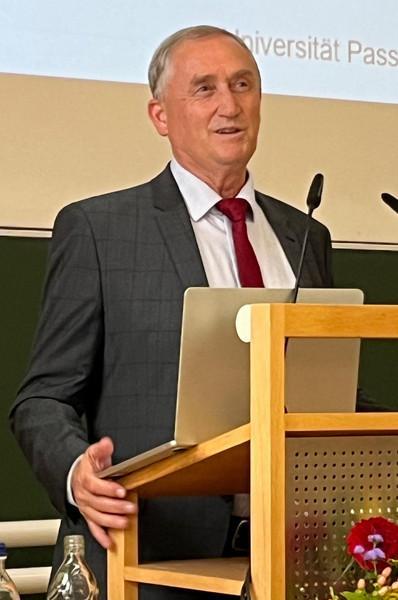 Prof. Dr. Franz Lehner