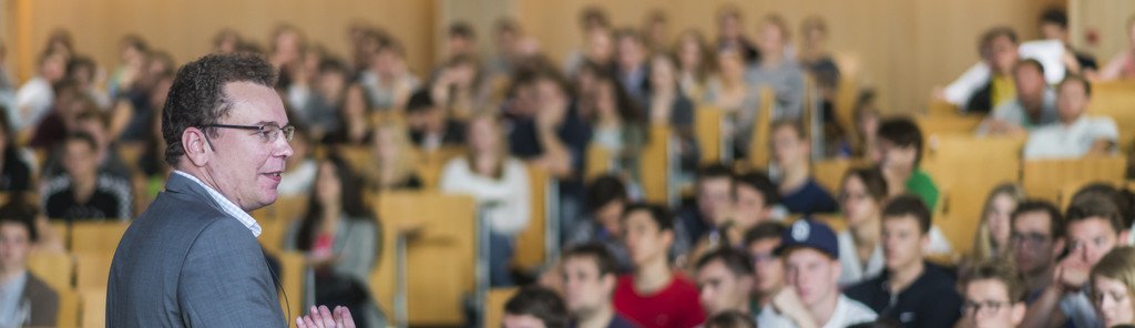 Prof. Entrop in a lecture